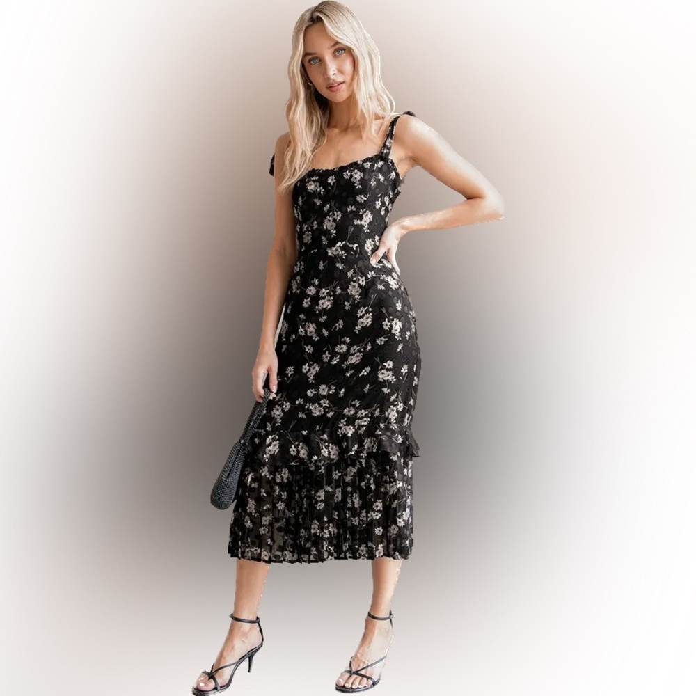 Lulu’s, Black Floral “Terrace Views” Tiered Midi Dress